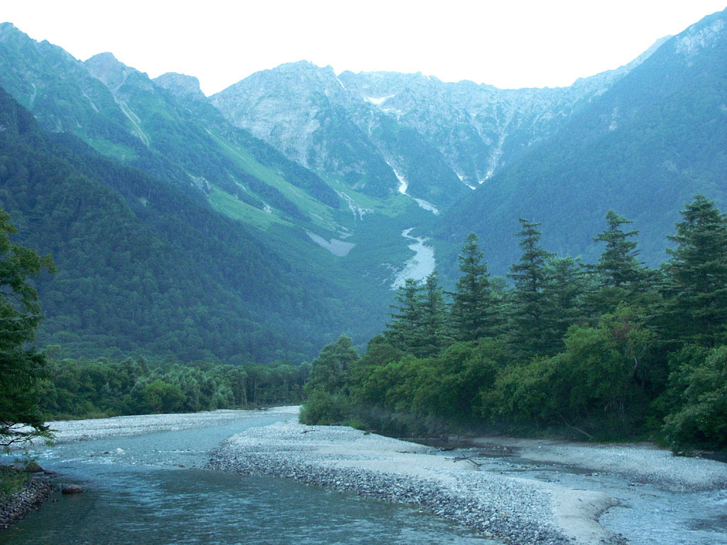 山の壁紙 上高地 梓川