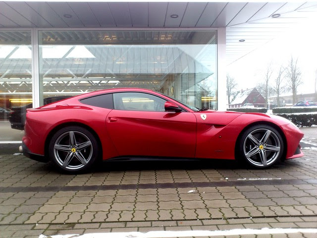 Ferrari F12 Berlinetta Photo Collections