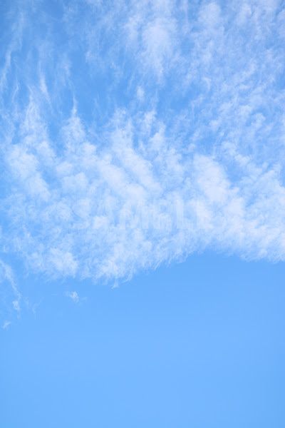 秋の青い空と雲の写真 無料 商用可能 写真 テクスチャー フリー
