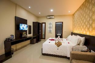 Pool View Guesthouse in Legian -next to the beach!