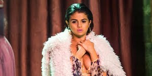 Foto: Selena Gomez Pamer Payudara Seksi Garap Syuting Terbaru HorasSumutNews.com - Berita Selena Gomez Belahan Dada Seksi Terkini Terbaru Hari Ini - Setelah menghebohkan fans karena kabar kedekatannya dengan Zedd, mantan pacar Justin Bieber ini kembali menebar sensasi. Belum lama ini Selena memposting sebuah foto yang bakal membuat para pria membelalakkan mata. Berikut ini fotonya. Entertaiment Hollywood Bollywood, 