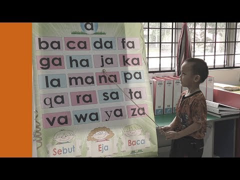Video: Tak mahu bercakap hingga umur 4 tahun, lepas dijilat unta tak mahu berhenti bercakap pula sekarang!