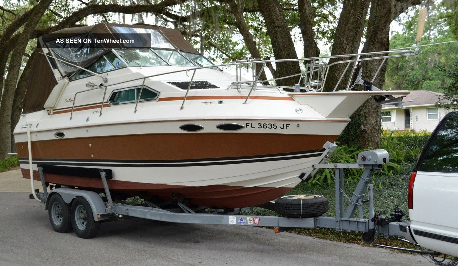 1986 Sun Runner Cabin Cruiser