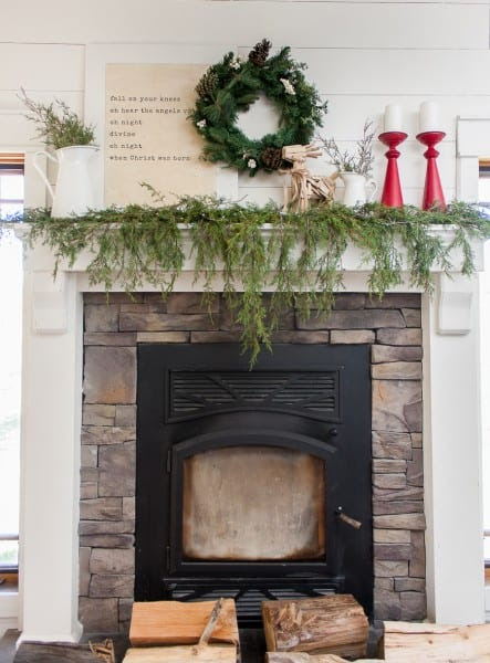 How To Style A Farmhouse Christmas Mantel 