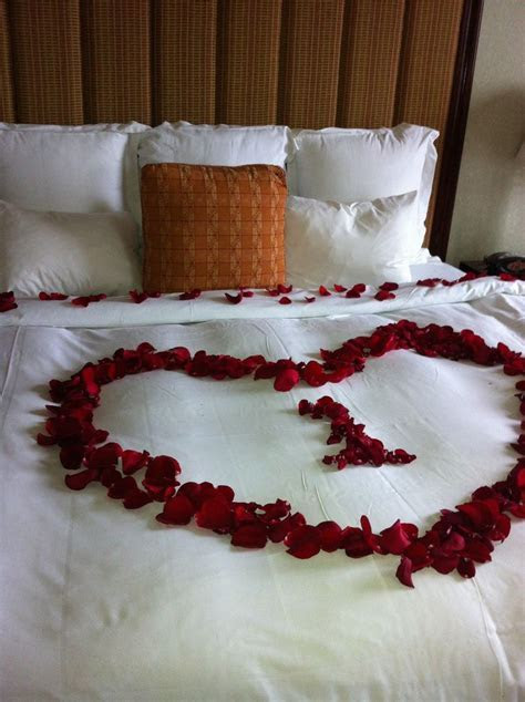 The 25  best 1st wedding anniversary ideas on Pinterest  