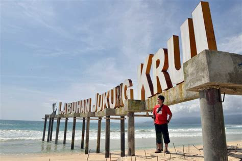 krui pesisir barat tempat liburan seru bersama keluarga
