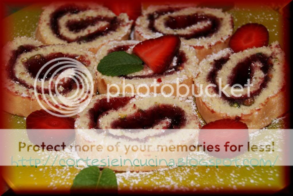 Rotolo ai pistacchi con fragole