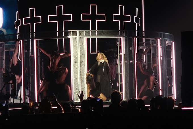 COBERTURA: Madonna encerra sua turnê mundial nas areias de Copacabana, marcando 40 anos de sucesso