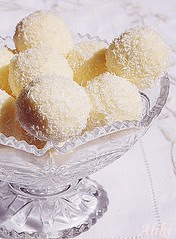 Homemade Raffaello coconut balls