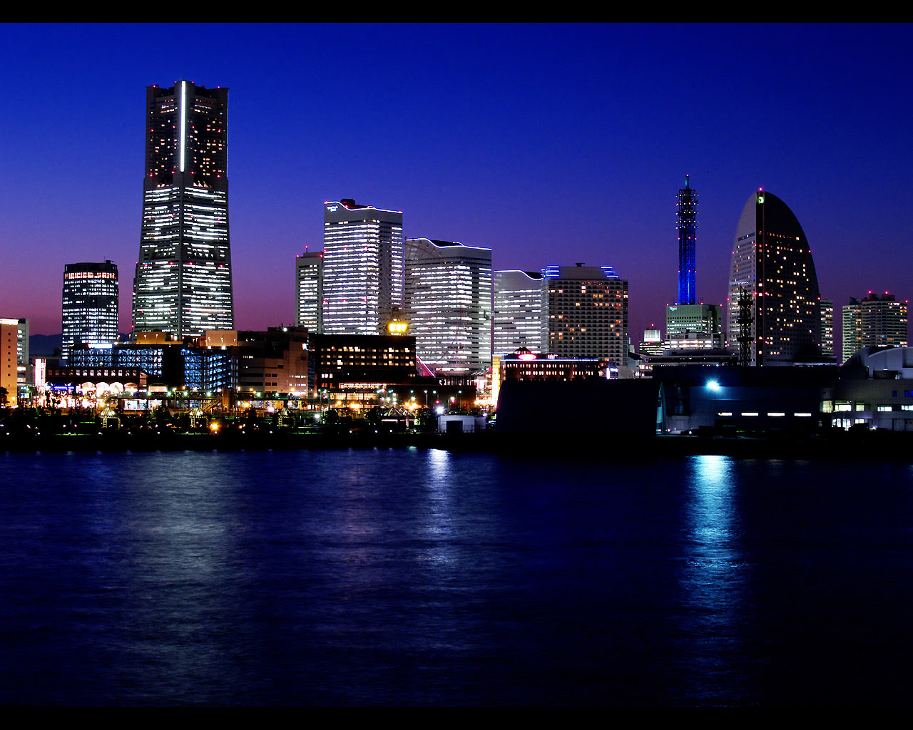 みなとみらい21の壁紙写真24 大桟橋からの夜景 1280 1024