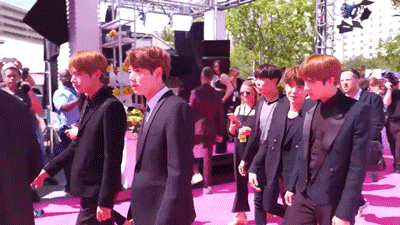  Mỹ cách Jin (BTS) để làm cho các fan quốc tế, bởi vì quá nhiều hấp dẫn trong giải thưởng âm nhạc Billboard - ảnh 7. "title =" đàn ông Mỹ làm cho Jin (BTS) người hâm mộ quốc tế International bị mê hoặc bởi vì quá tốt tại Lễ trao giải Billboard Music - 7 ảnh "rel =" lightbox "PHOTOID =" b8520410-3ecd-11e7-a53c-67d623048530 "type =" "style =" ảnh max-width: 100%; "Dữ liệu ban đầu =" http://ift.tt/2qbMCK6 "width =" "height =" "> </div> <div class=