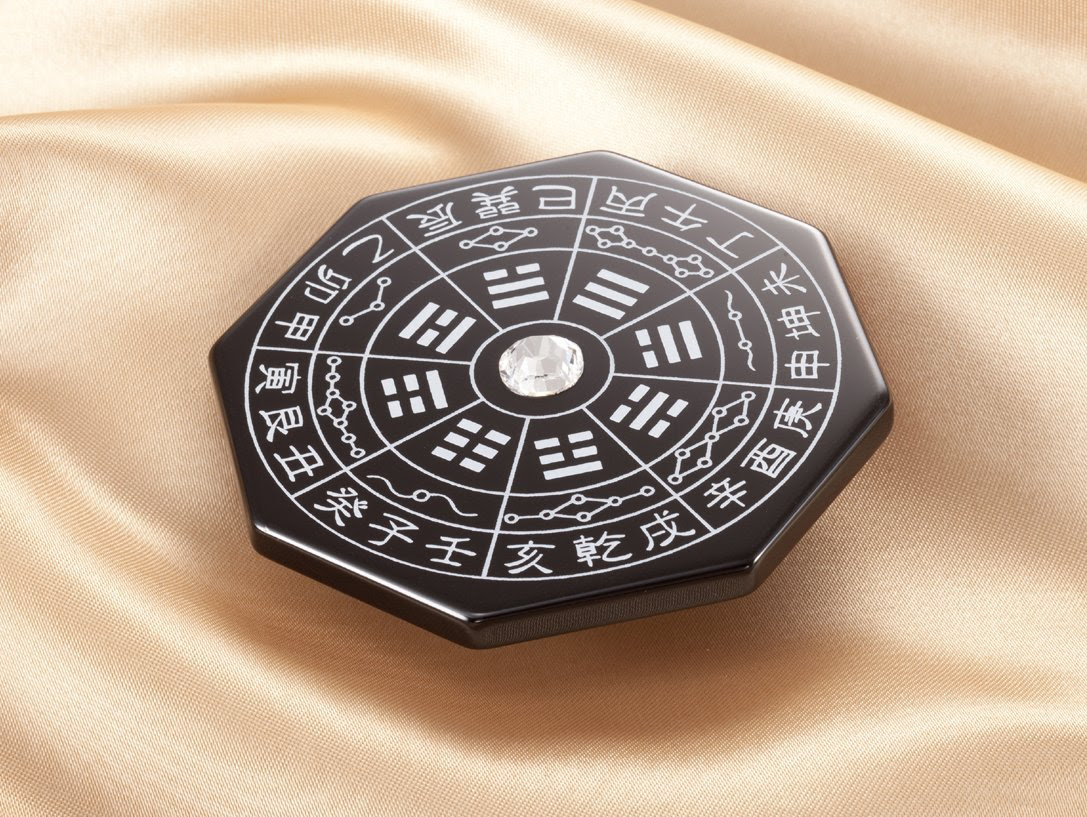 風水師 黒門による開運壁紙 もっと飛躍したいスマホユーザー用 風水八卦盤壁紙 はんすけの開運帳