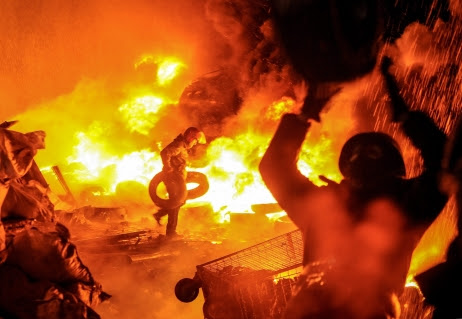 maidan euromaidan kiev ukraine protester manifestants fascistes néonazis nazis svoboda