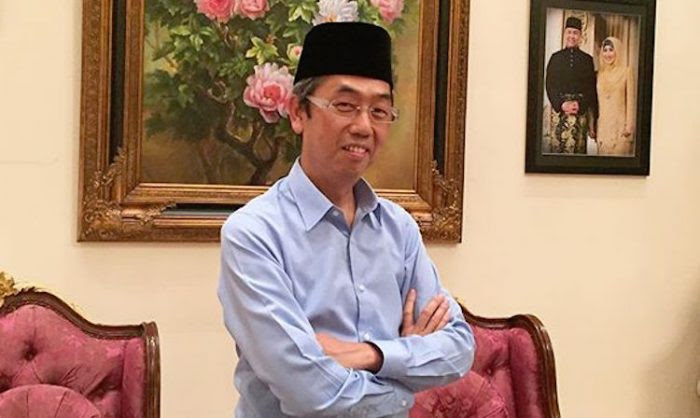 Hina Seniman P Ramlee, Zed Zaidi Sekolahkan David Teo Kaw 