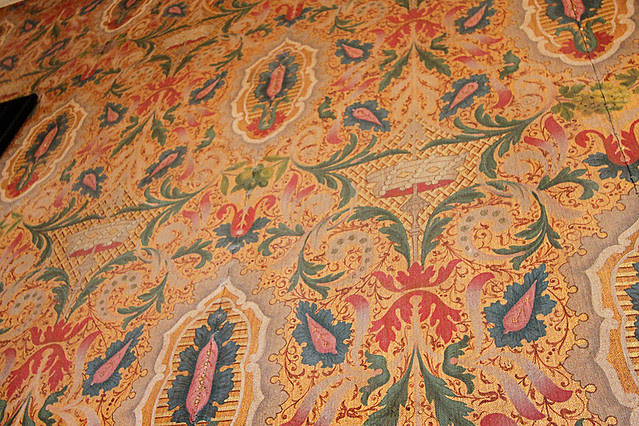 Ornate wallpaper in gold floral designs