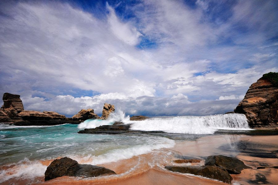 Indah is beauty, amriholiday, klayar beach, rocks beach, tanah lot, pacitan, coral reef, Beautiful Holiday Destinations
