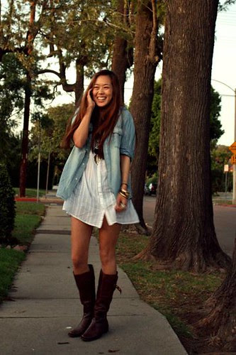 blue-denim-shirt-white-shirt-brown-boots_400