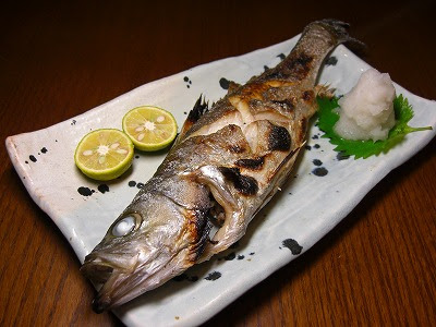 セイゴの塩焼き 誰が作ったってそんなもんの 赤飯 みっちゃんをうならせる料理
