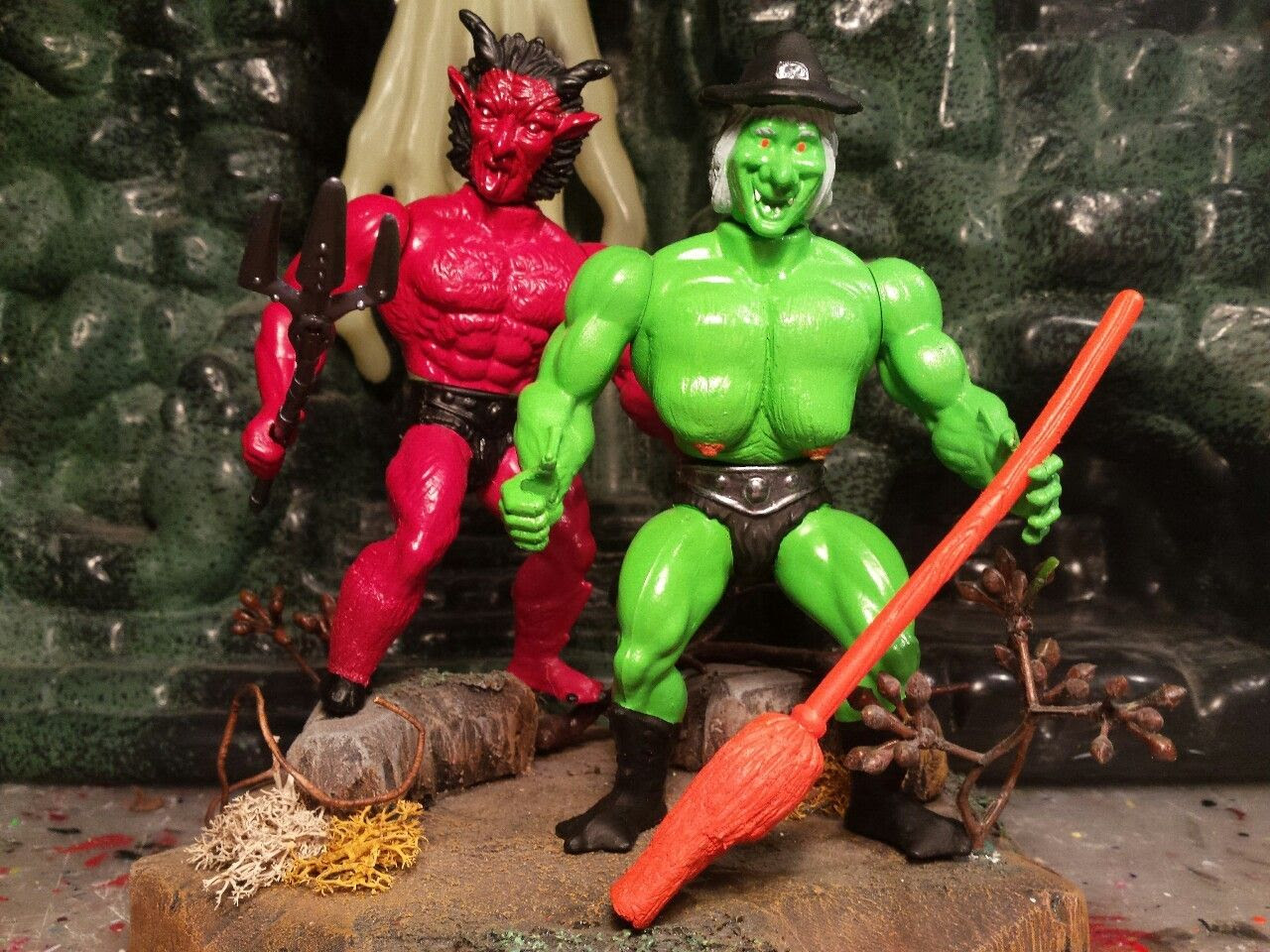 Goodleg Toys's "Walpurgisnacht: Walpurga & Luzifer" resin action figures!