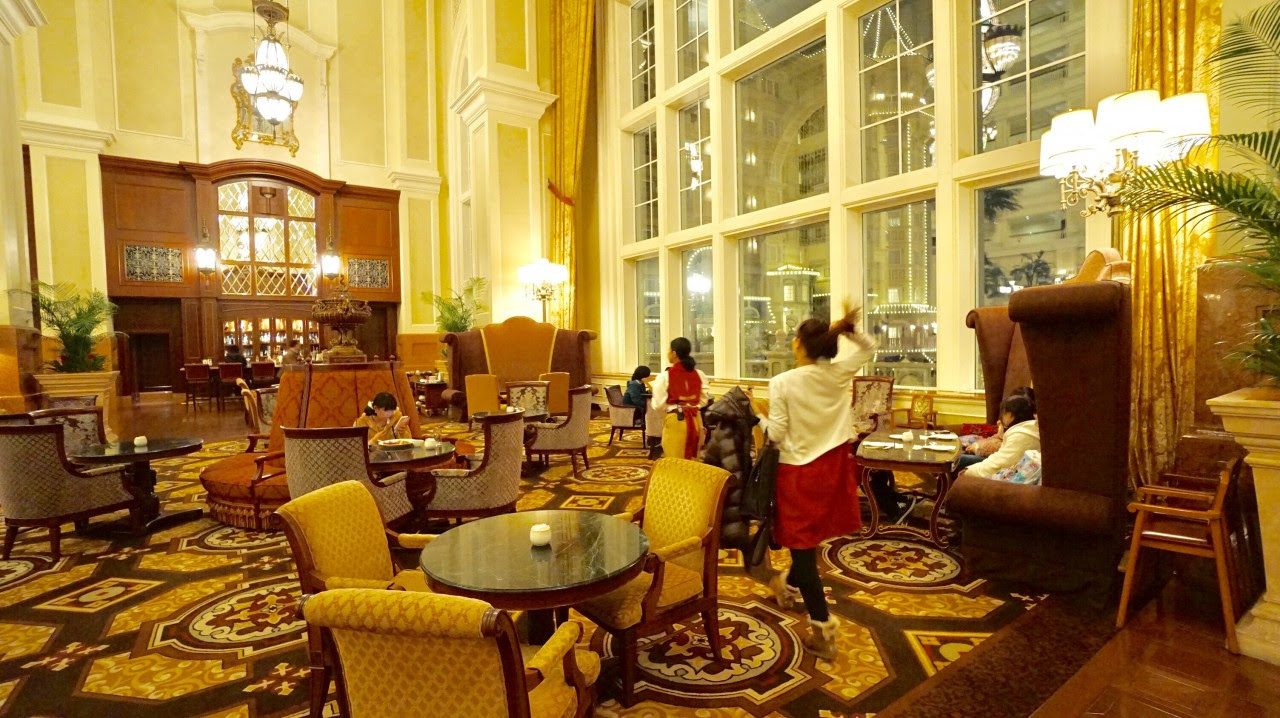 ディズニーから帰りたくない 閉園後も夢の時間が持続する ディズニーホテル Dreamers Lounge で夜のティータイム Power Traveler 阪口ユウキ