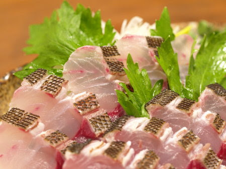 イサキの炙り刺身 放送作家 わぐりたかしの新刊 献本生活 魚料理と簡単レシピ