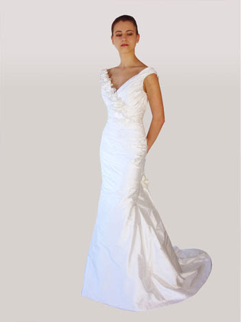Colleen Karas Bisou Bridal Lillen canadian vneck wedding dress 2010 554