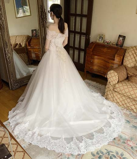 結婚式直前の本仮縫い 最終フィッティングと小物合わせ オーダーメイドだから安心のサイズ感 ウェディングドレス ドレス製作blog Metamorpose Wedding 札幌店 埼玉店