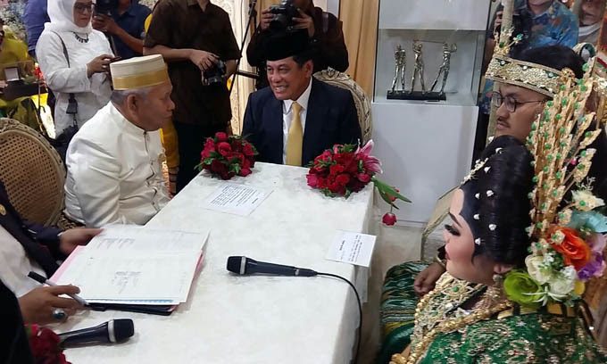 NH-Aziz Jadi Saksi Pernikahan Puteri Muhammad Yasir NH-Aziz Jadi Saksi Pernikahan Puteri Muhammad Yasir