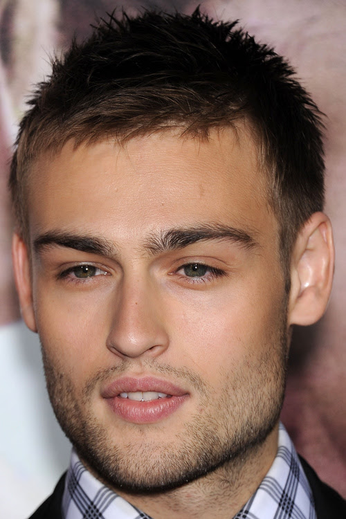 textured short hairstyle for men