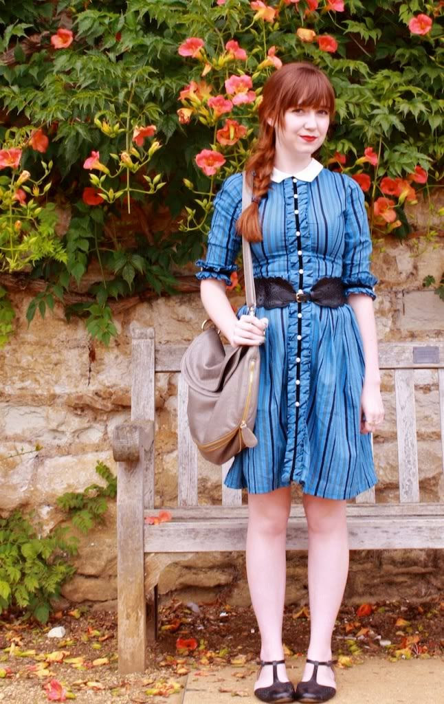 the clothes horse, personal style, fashion, cambridge, blue dress, vintage dress, king's college, cathedral, t-strap shoes, redhead, braid, red lipstick, retro, vintage