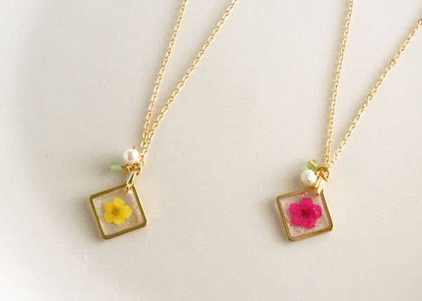２色の押し花のネックレス Calpia ハンドメイドアクセサリー ジュエリーblog