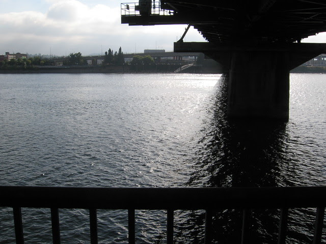 shadow, hawthorne bridge