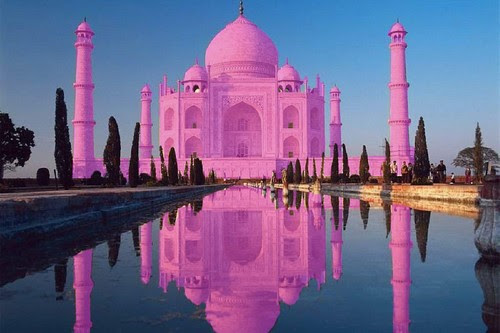 taj mahal changing color