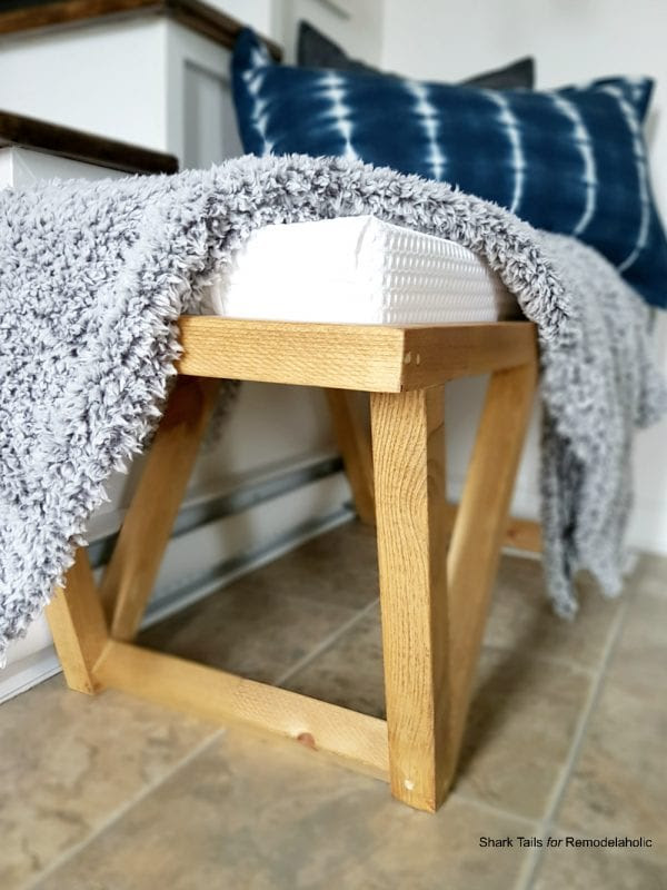 Triangle Bench.SharkTails.20