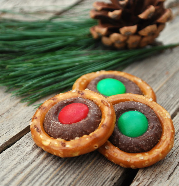 Holiay Pretzel Rings1