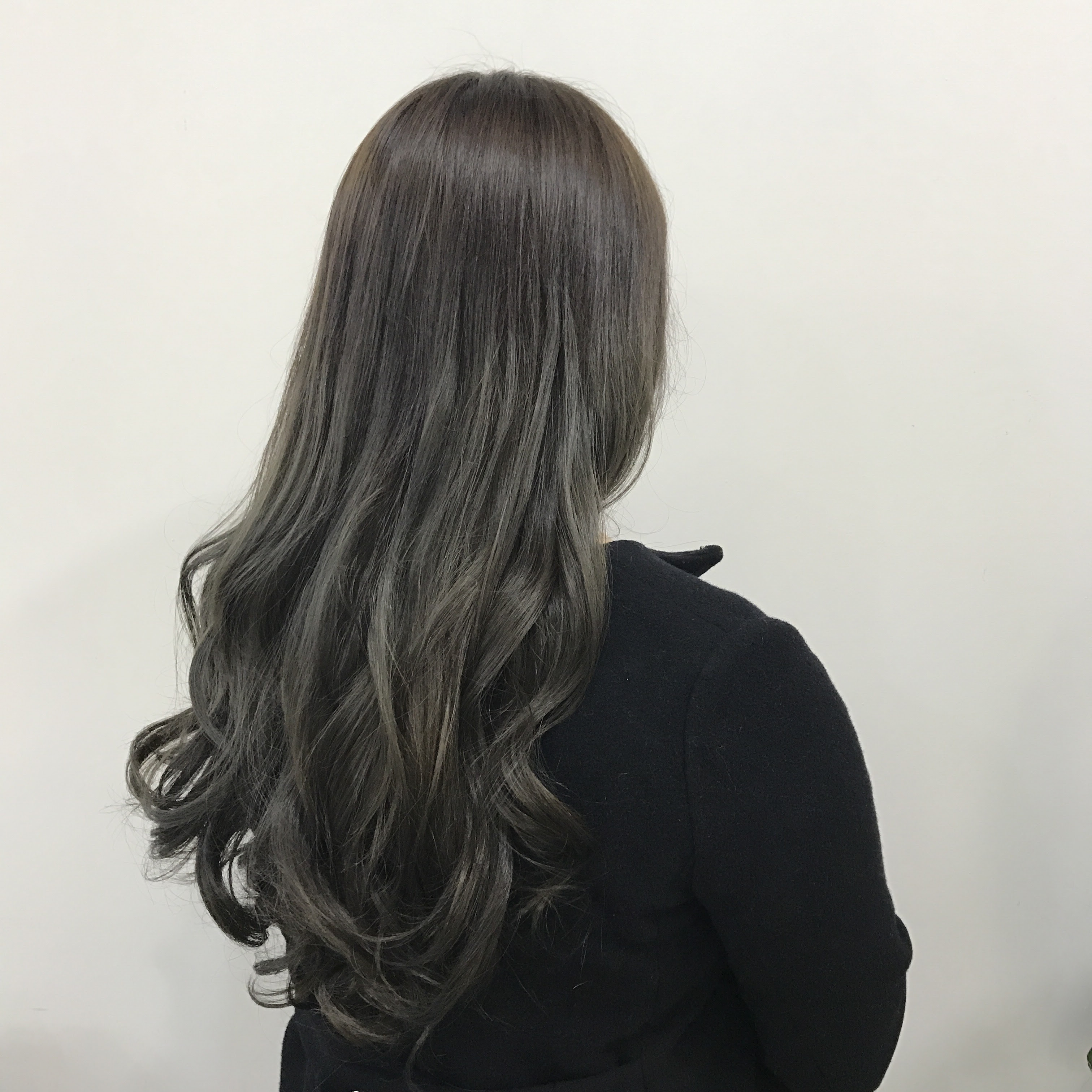 17年は 暗め透明感カラー で大人な外国人風ヘアに ミネコラ質感矯正 などヘアケア トリートメントに特化した渋谷の美容室セルサスの公式サイトです