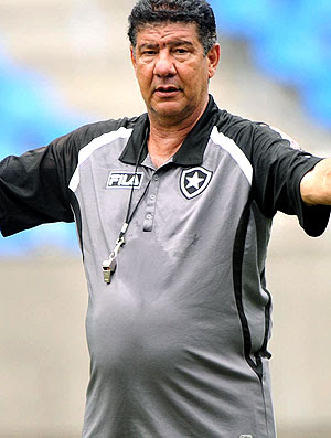 Joel Santana no treino Botafogo