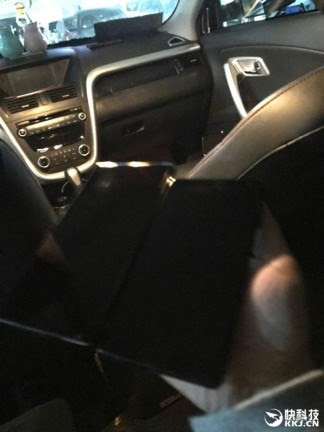 Alleged smaller 5.5-inch Xiaomi Mi Mix    alongside the 6.4-inch model