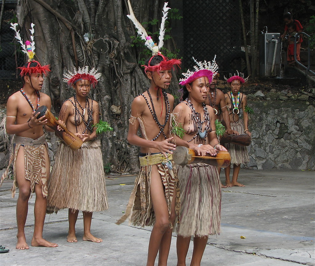 Young Motu Dancers