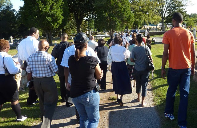 P1000508-2011-09-24-APC-Sacred-Spaces-South-View-Cemetery-Tour-procession-detail