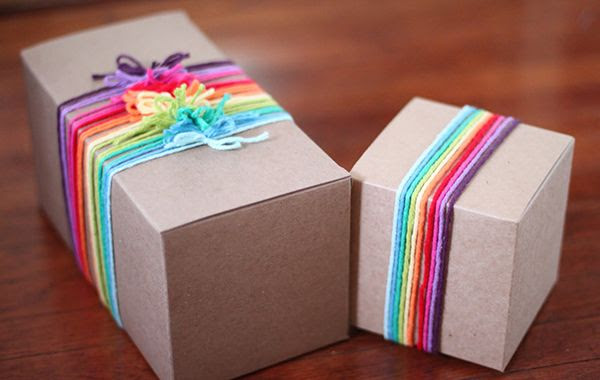 DIY Gift Wrap - Yarn embellishment - Blog - Boutique Window http://www.boutiquewindow.com/blog/articles/diy-gift-wrap/ #DIY #giftwrap #holidays #customers #simple #affordable #crafts #ribbon