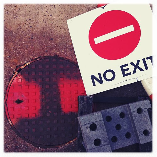 no exit :: ingen utgang