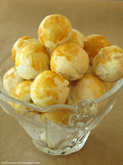 Homemade Tau Sha Piah (Flaky mung beans biscuits) 豆沙饼