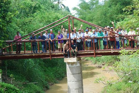 gerakan kemanusiaan posko jenggala pembangunan jembatan