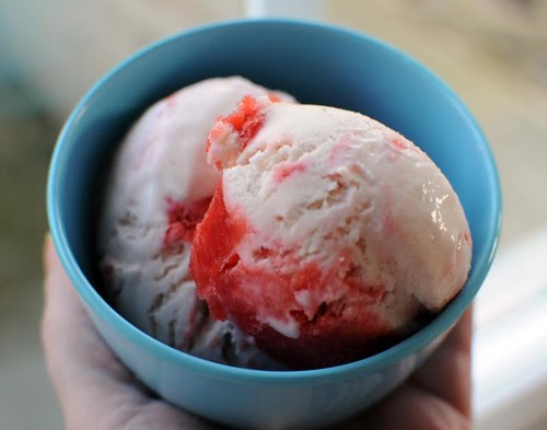 roasted-strawberry-buttermilk-icecream