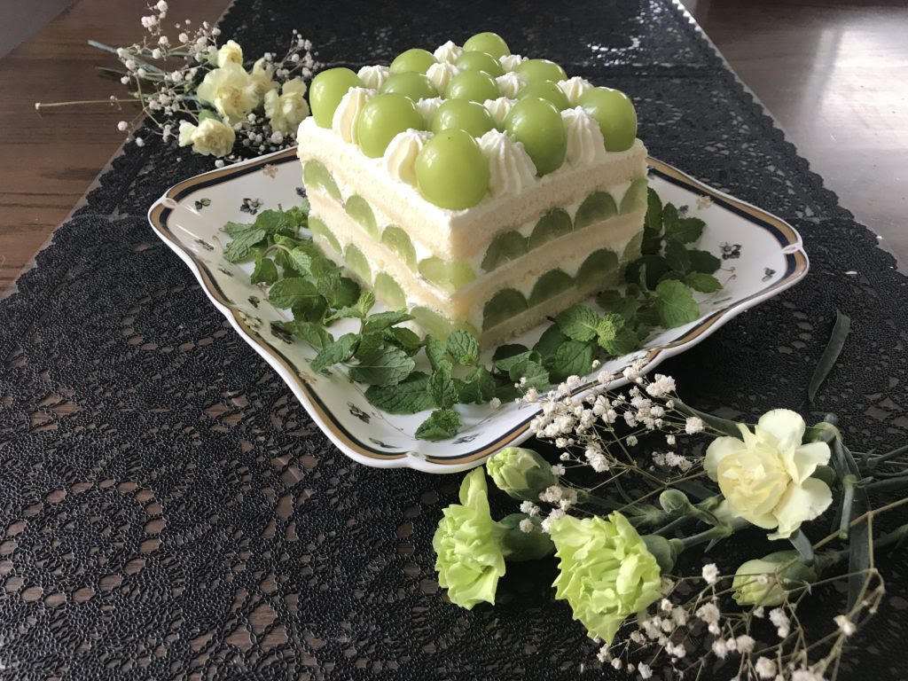 シャインマスカットのスクエアケーキ