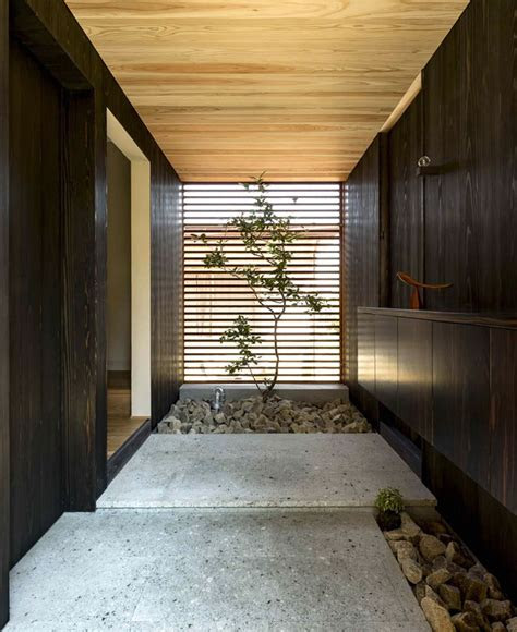 japan micro house  small zen garden interiorzine