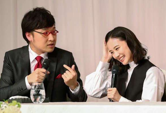 苍井优闪婚搞笑艺人山里亮太 长相不重要只因对方很幽默很温柔 感情