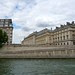 À Paris, la Seine est traversée par 37 ponts dont 4 passerelles accessibles uniquement aux piétons