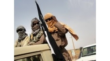 Les six humanitaires enlevés au Niger en octobre, parmi lesquels cinq Nigériens ont été libérés samedi et un Tchadien est décédé, avaient été kidnappés par le Mouvement pour l'unicité et le jihad en Afrique de l'Ouest (Mujao), groupe islamiste présent dans le nord du Mali, a affirmé un ex-otage.
(c) Afp